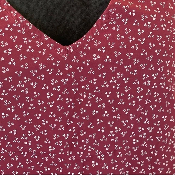 Maroon Polka Sleeveless Blouse ~Like NEW 🤍 - Picture 2 of 12